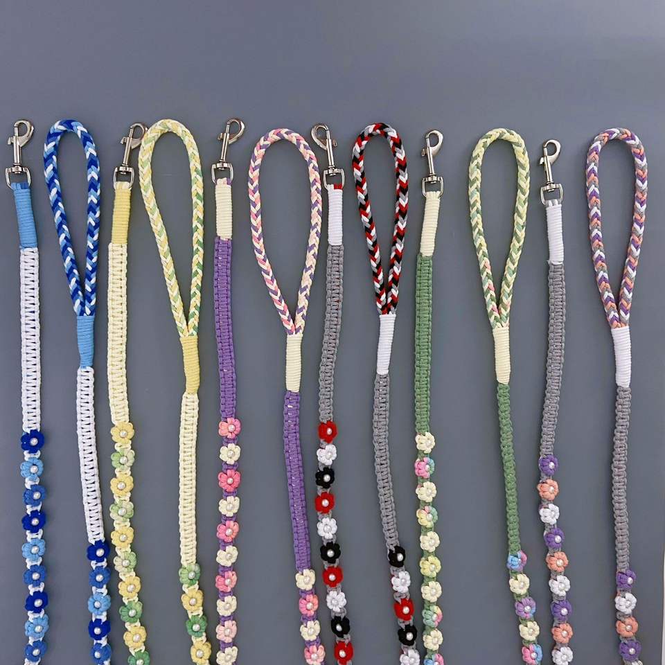 Braided dog leash with floral handle front view